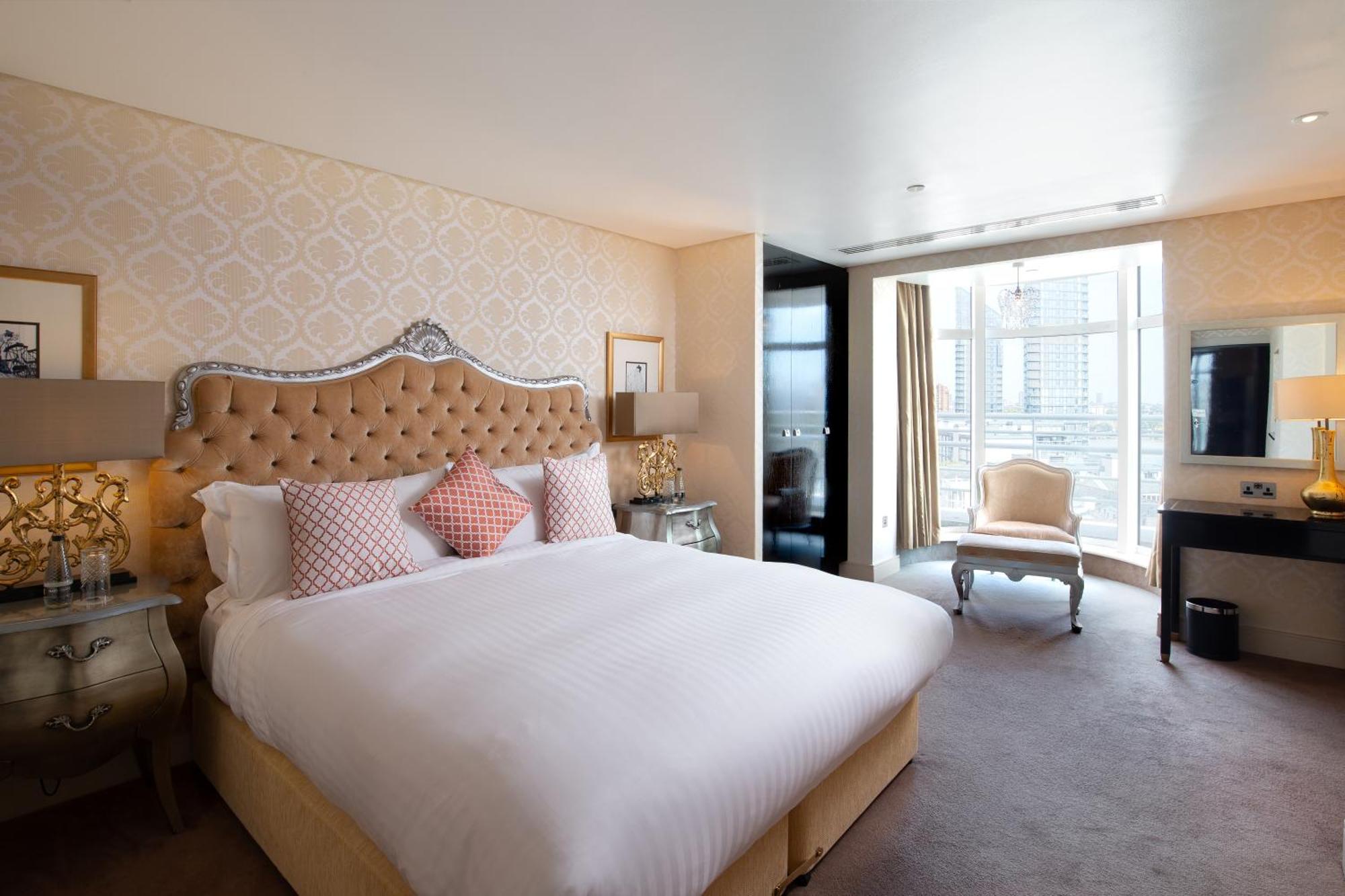 The Chelsea Harbour Hotel And Spa London Exterior photo A bedroom at The Mayfair