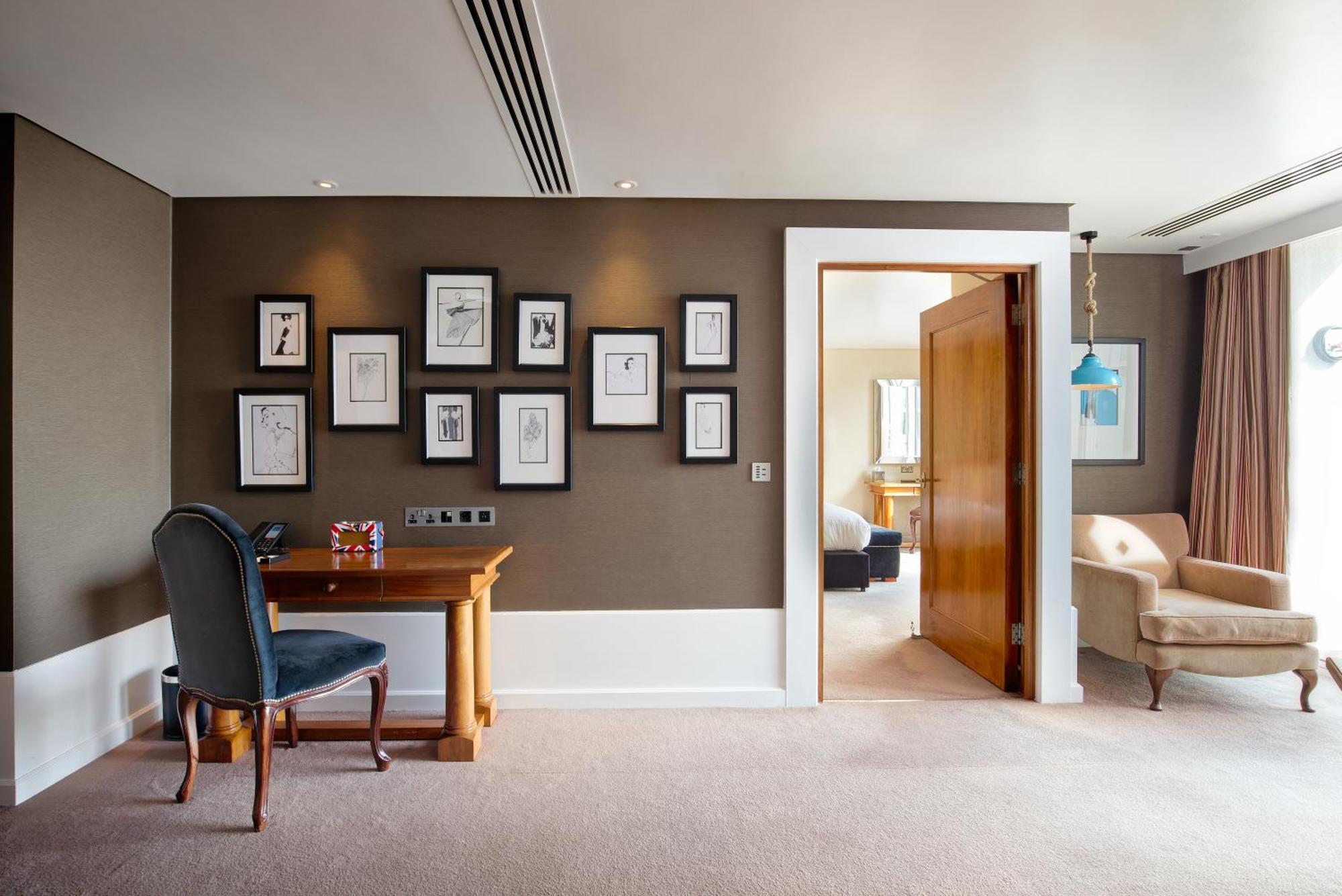 The Chelsea Harbour Hotel And Spa London Exterior photo A suite at the hotel