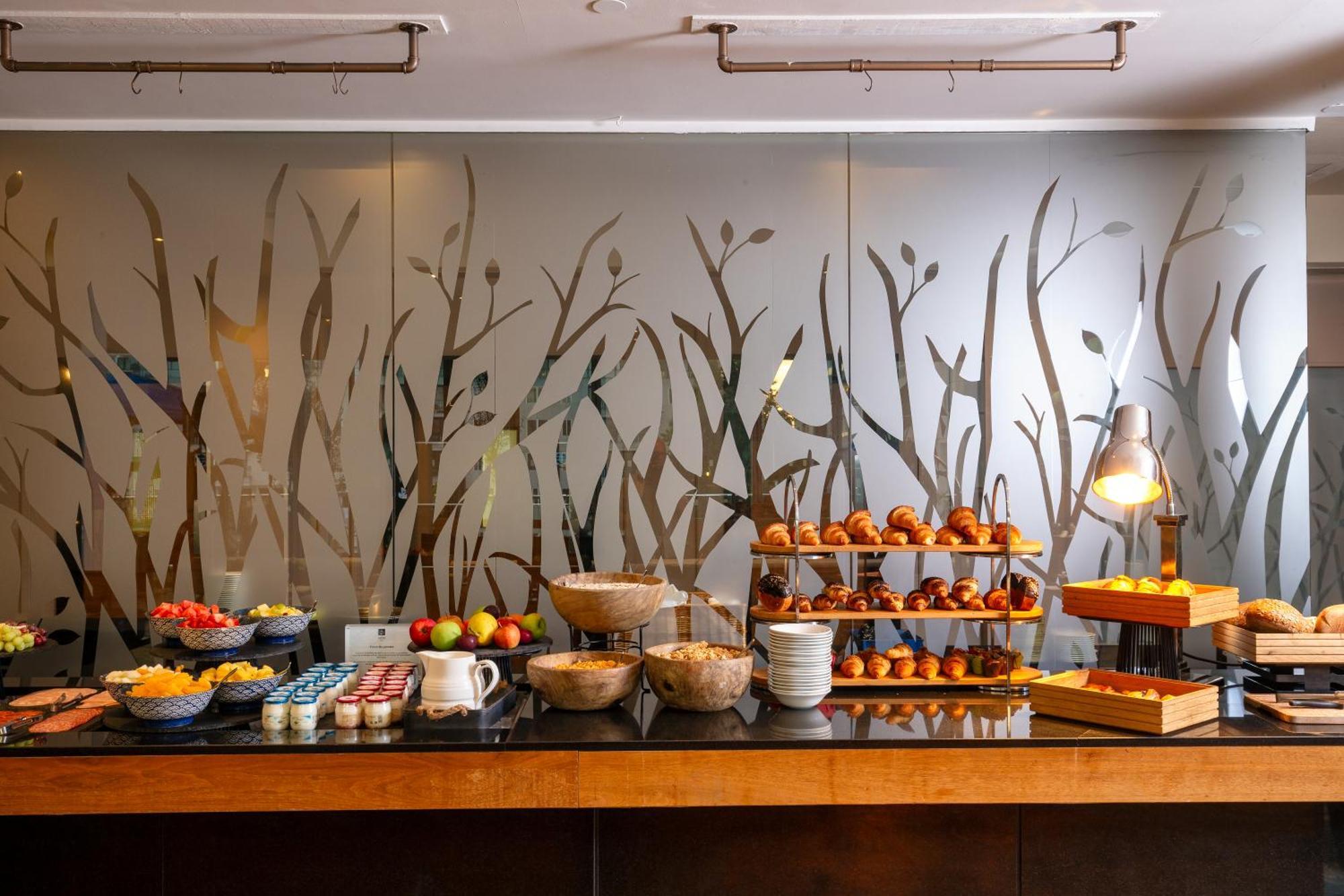The Chelsea Harbour Hotel And Spa London Exterior photo A buffet at a hotel