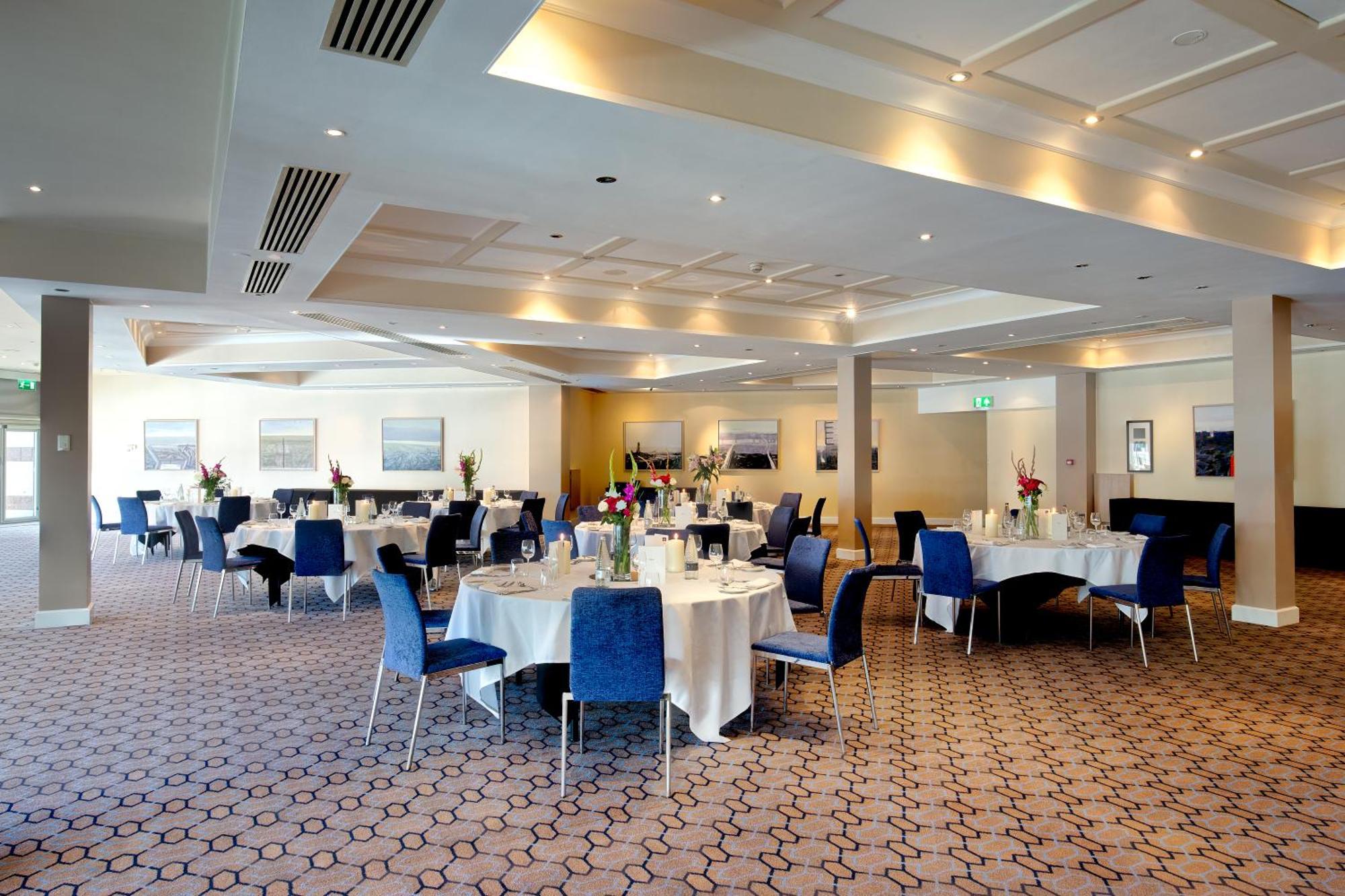 The Chelsea Harbour Hotel And Spa London Exterior photo The restaurant at the Royal Automobile Club